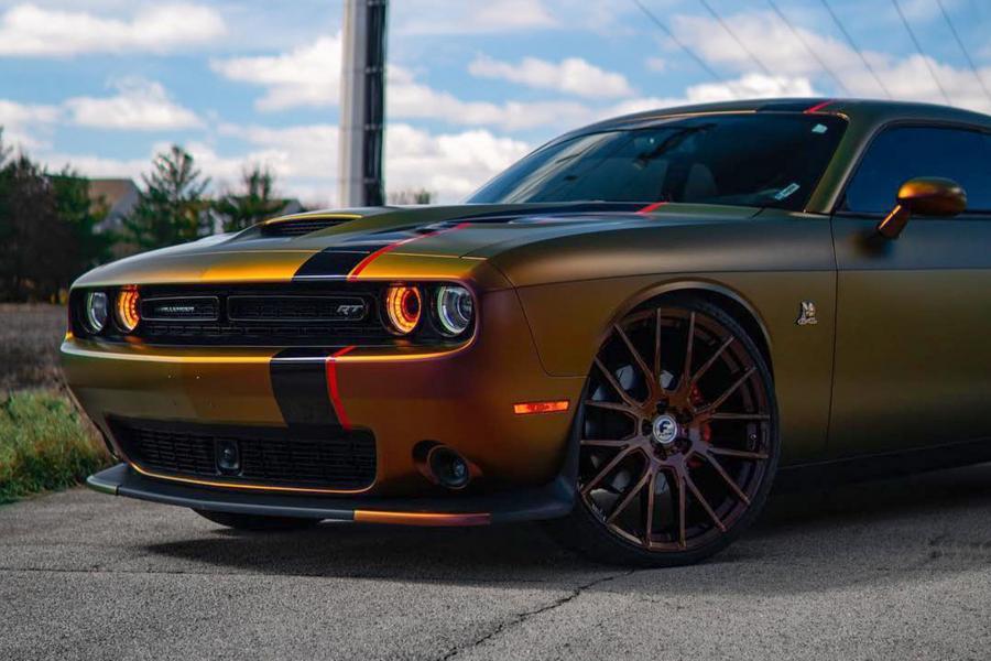 Детали экстерьера Dodge Challenger R/T Scat Pack Widebody on Forgiato Wheels (FLOW 001) 2019 года  (фото 2 из 4)